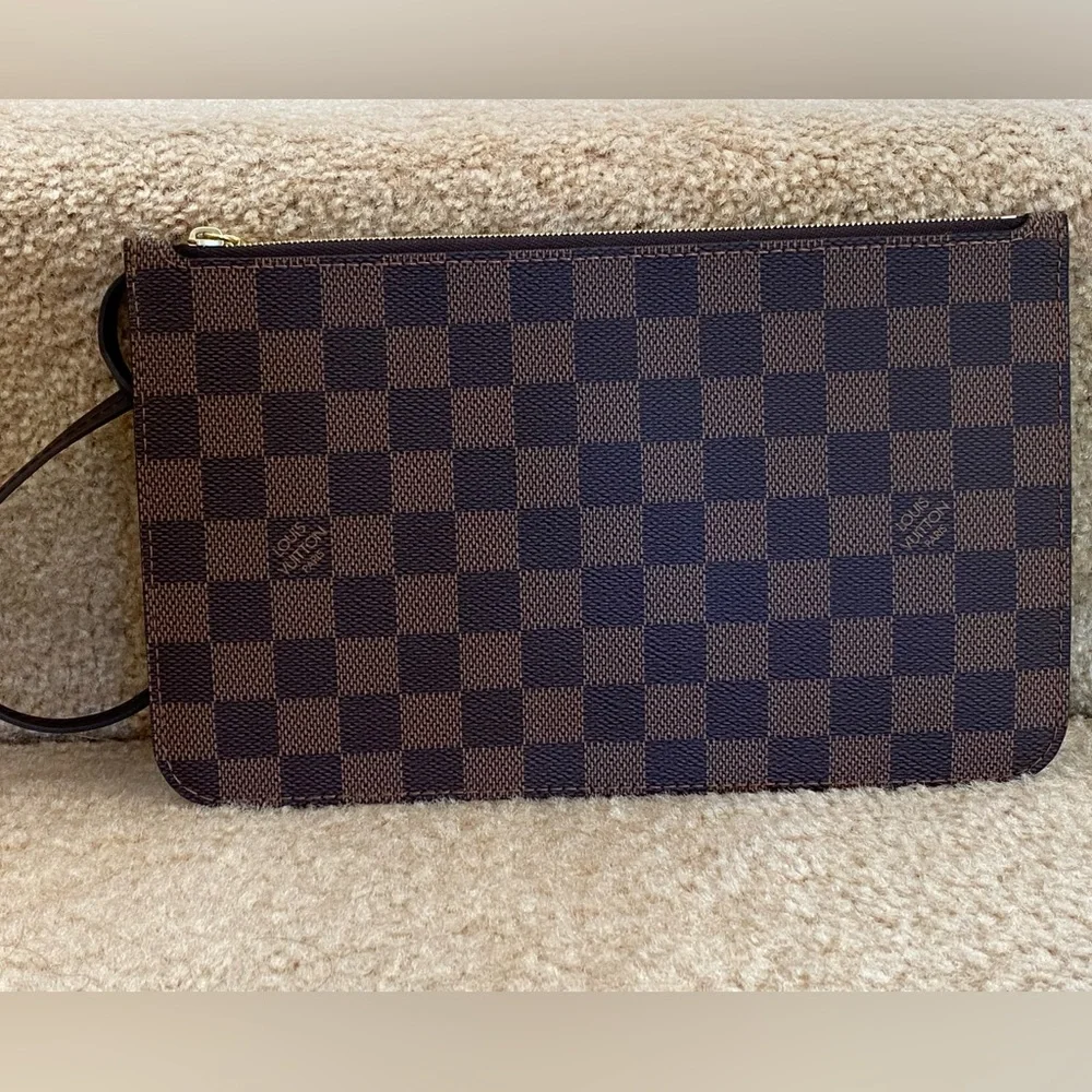 Louis Vuitton - Neverfull Pochette in Damier Ebene - Picture 2 of 3